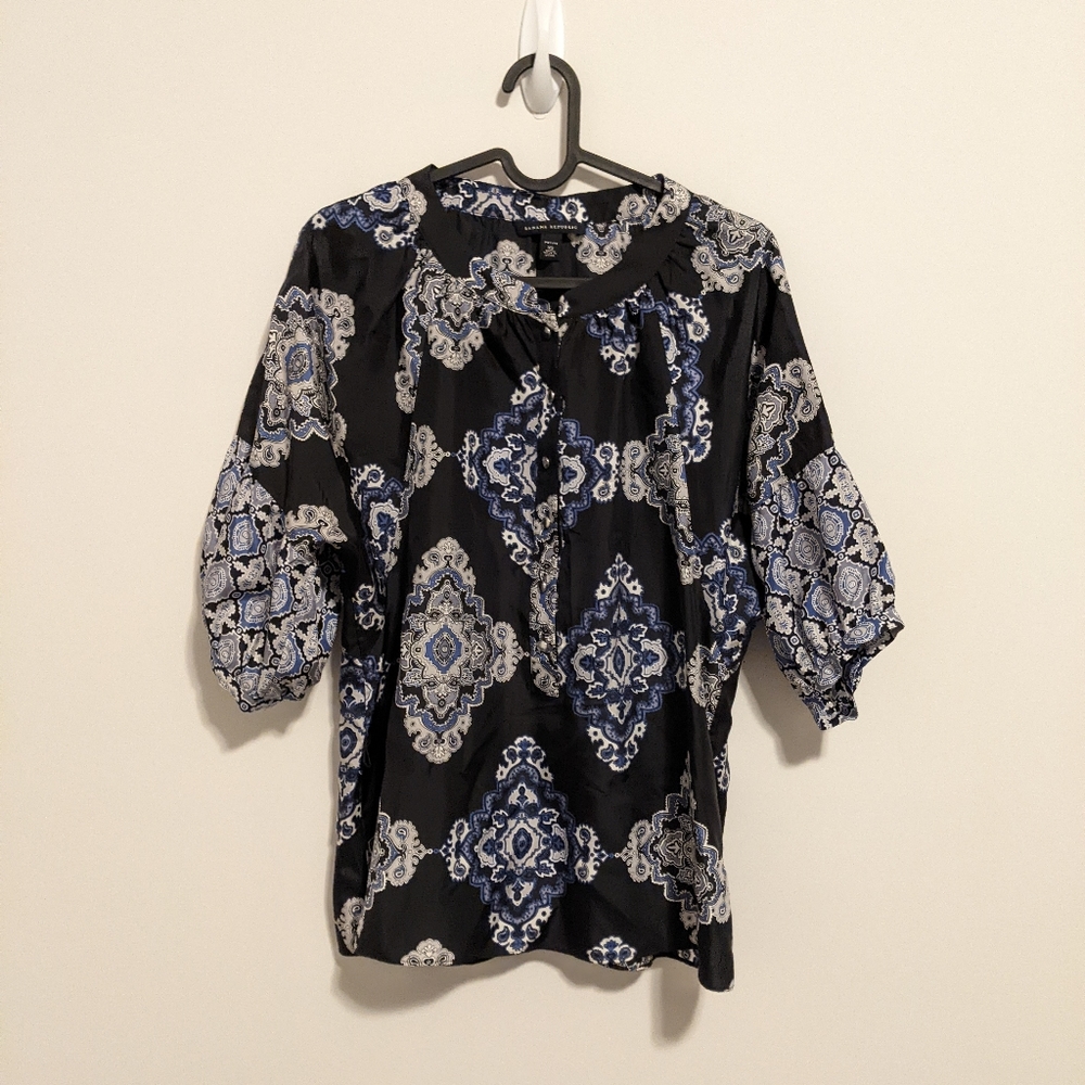Banana Republic 100% silk blouse size XSP navy blue mosaic pattern